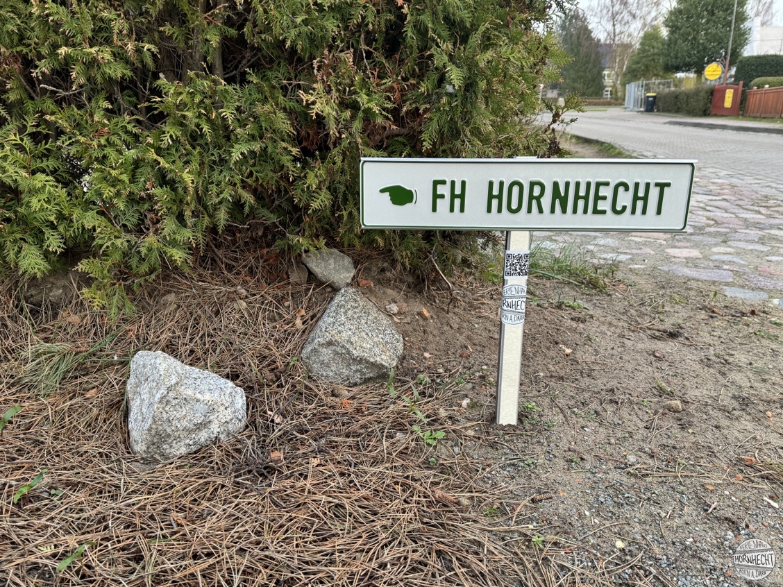 FH-Hornhecht_Aussen_Zufahrt-Schild